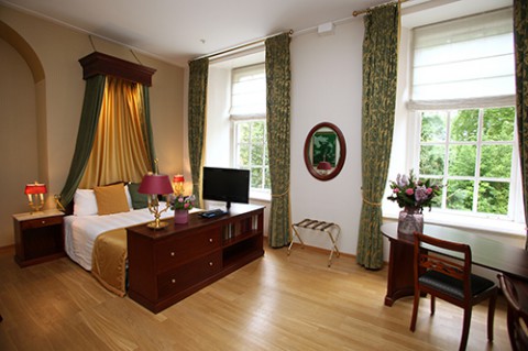 Empire room single/double use EXCL. breakfast and INCL. taxes